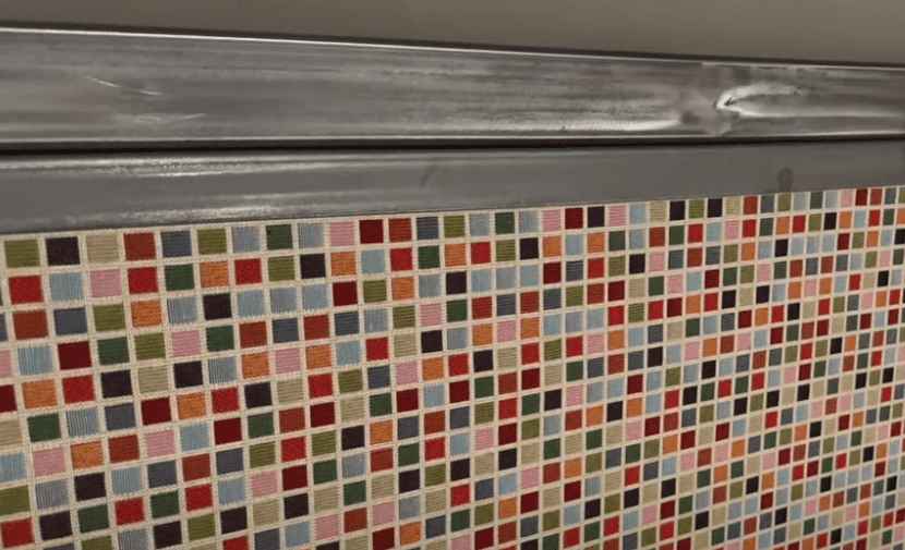 Efektivní kombinace oceli a látky: Videonávod na jednoduché „čalounění”