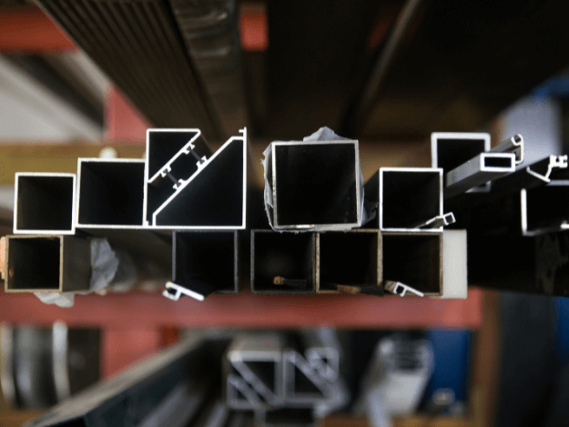 Hliníkové profily: Moderní a praktické řešení pro ploty a pergoly