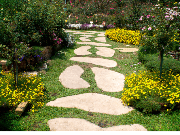 Jak udělat chodník na zahradě. Originálně a za pár korun