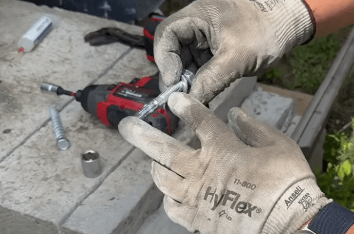 Šroub vs. kotva do betonu: Jak vybrat spolehlivé řešení + videonávod