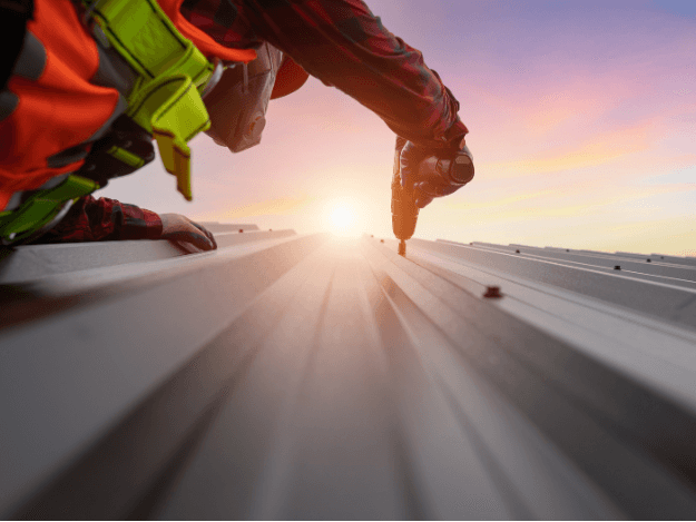 Jak na kotvení trapézového plechu: Svépomocí jako profesionál