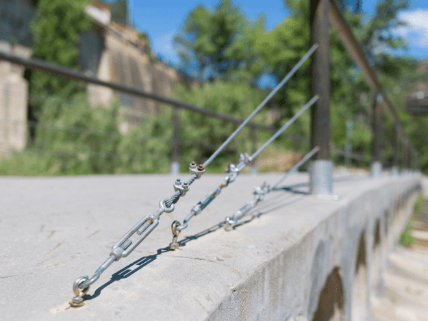 Kotvení zábradlí: Jak na bezpečné a pevné uchycení