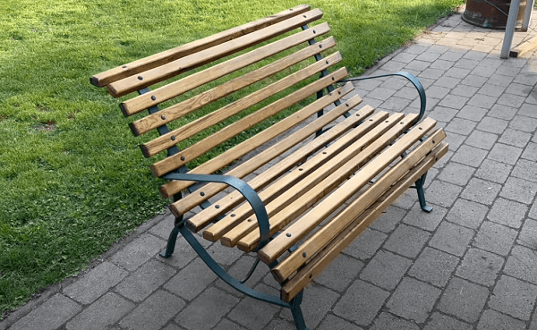 Lavička jako nová: Výroba a renovace s pomocí pásoviny