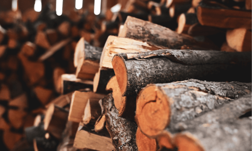 Levný, moderní a jednoduchý dřevník: Jak na něj krok za krokem