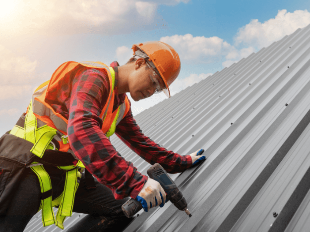 Jak správně pracovat s trapézovými plechy: Pokládání, řezání, šroubování
