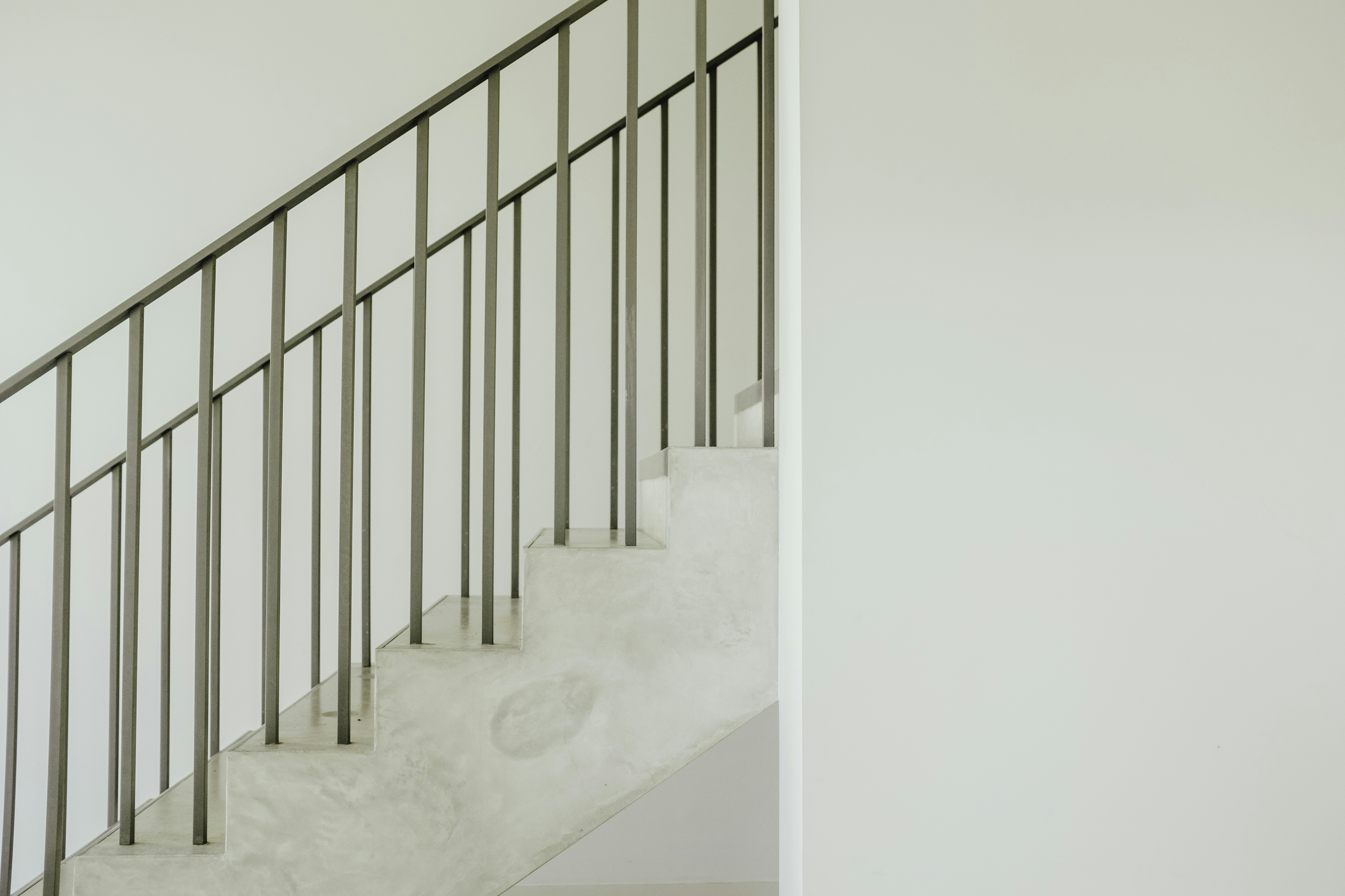 Rekonstrukce schodiště v rodinném domě: Proměňte svůj interiér k lepšímu