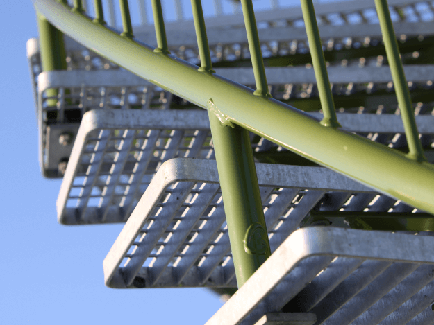 Jak renovovat kovové schodiště a vdechnout mu nový život