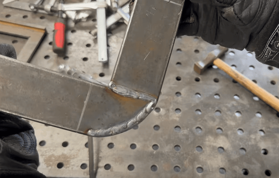 Videonávod: Jak svařovat elegantní rohy z jeklů jako profesionál